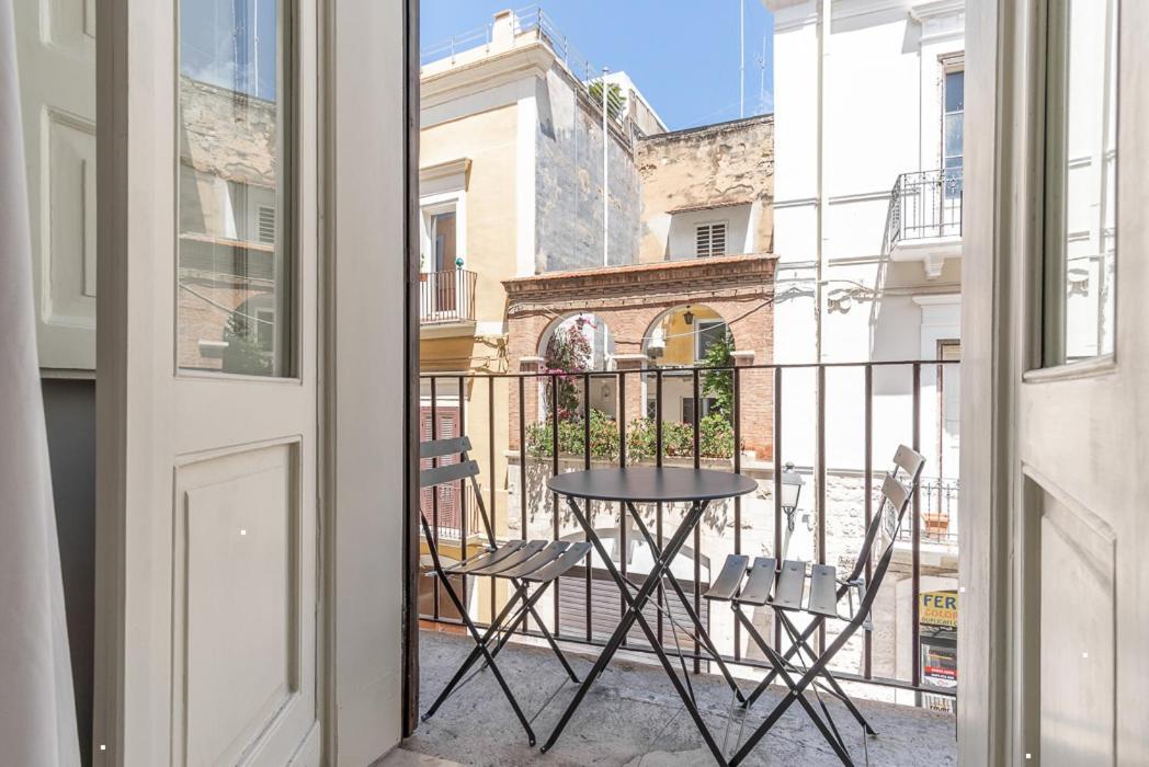 Dimora Bormioli Apartment Bari Bagian luar foto